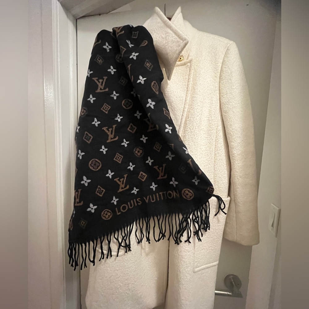 🖤🤎 Louis Vuitton Cashmere Scarf Muffler Complete Set with Receipt and Box